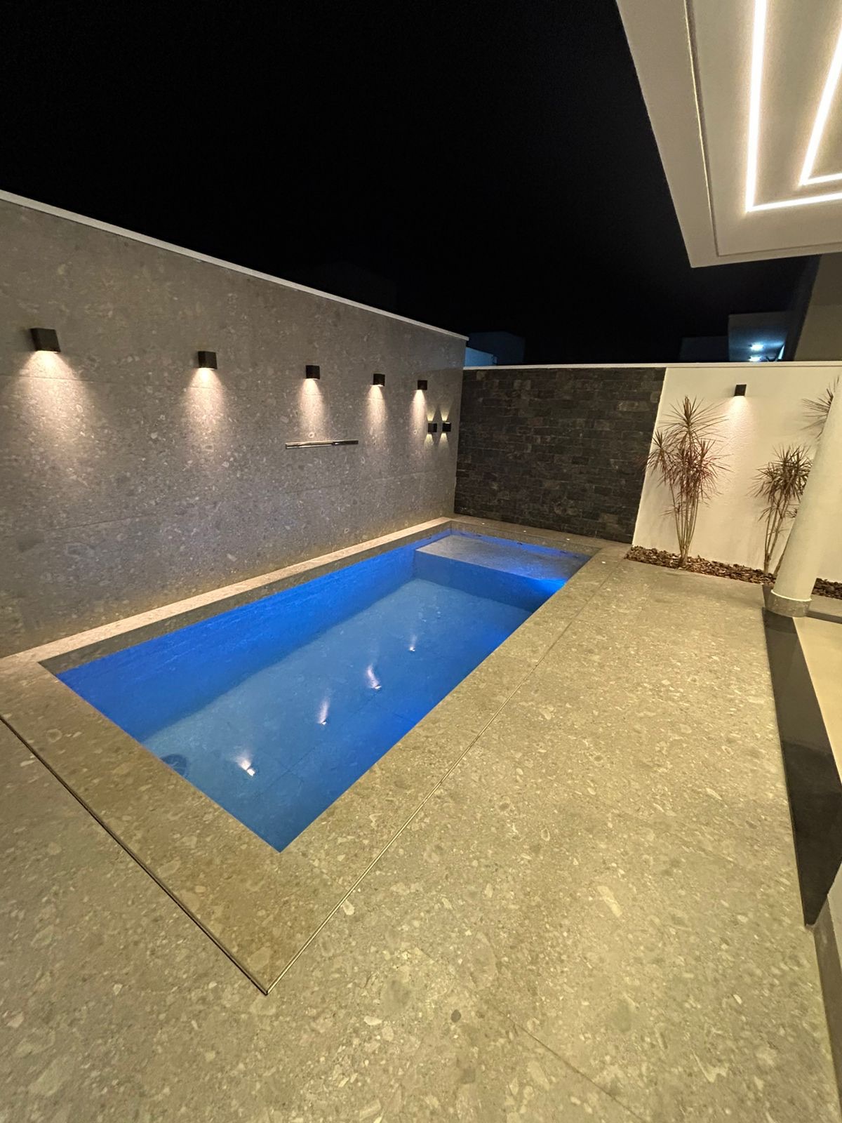 Piscina iluminada